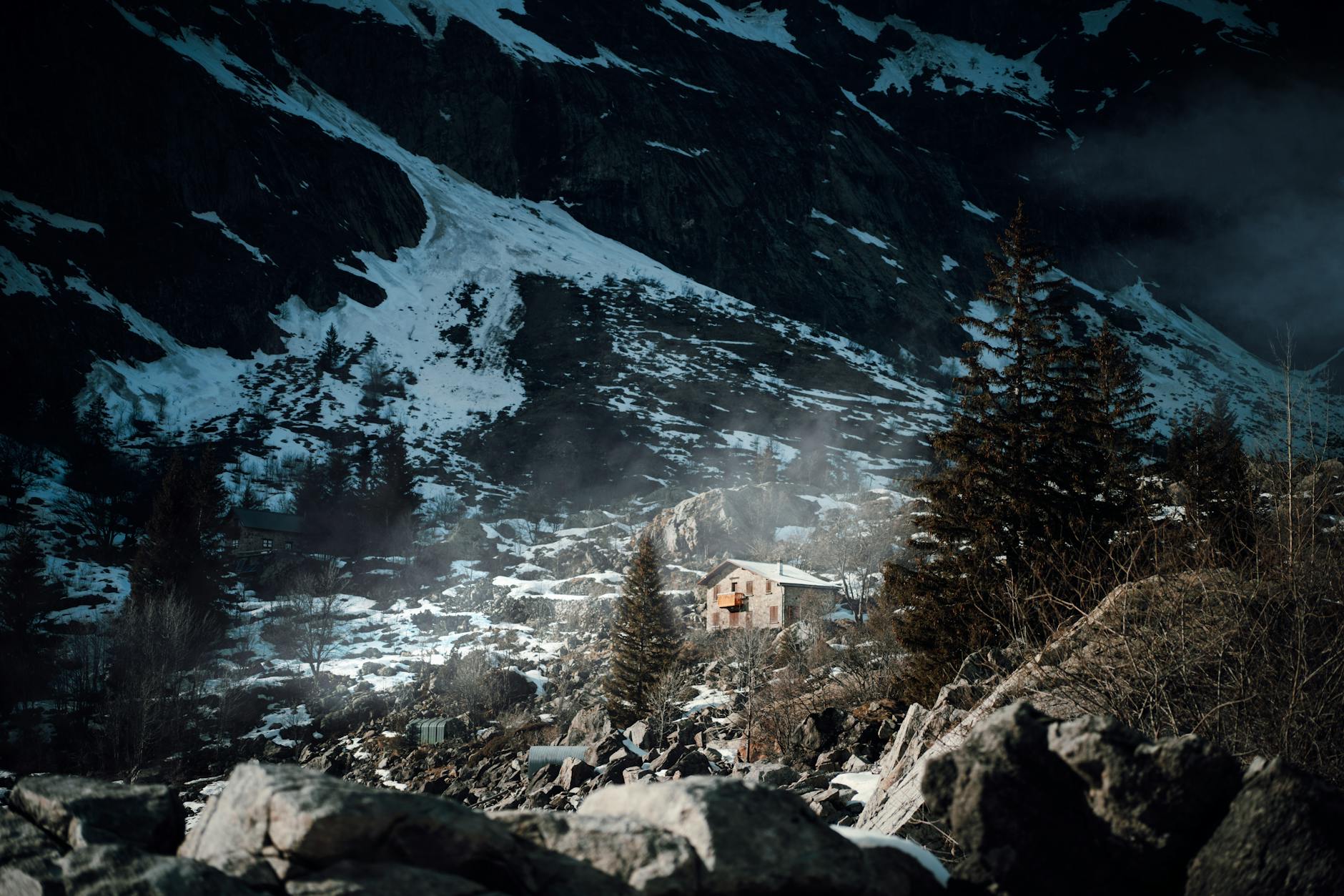French Alpine Chalets: Pros, Risks & ROI