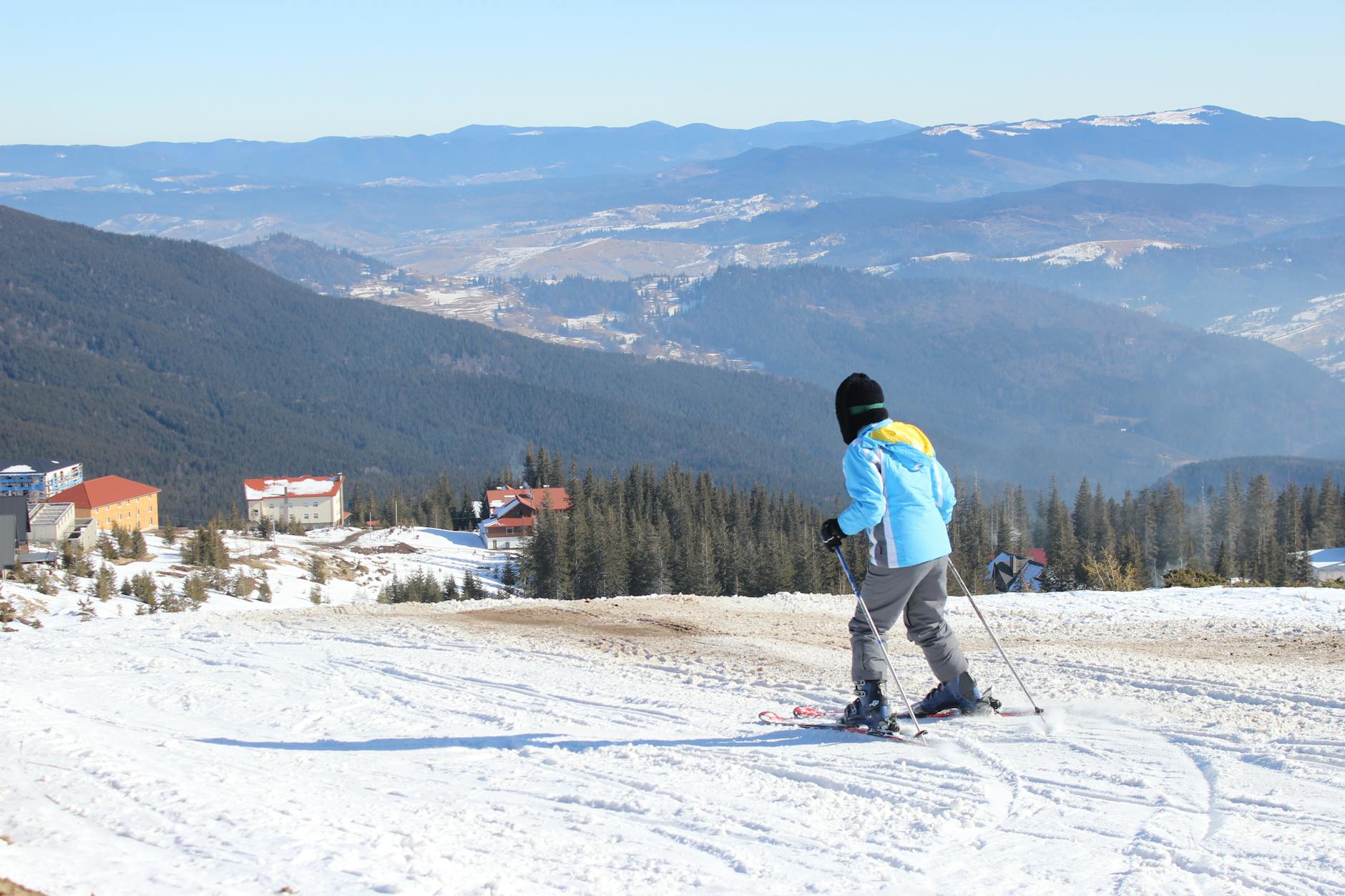 10 Top Skiing Tips for Beginners - Safe and Fun on the Slopes