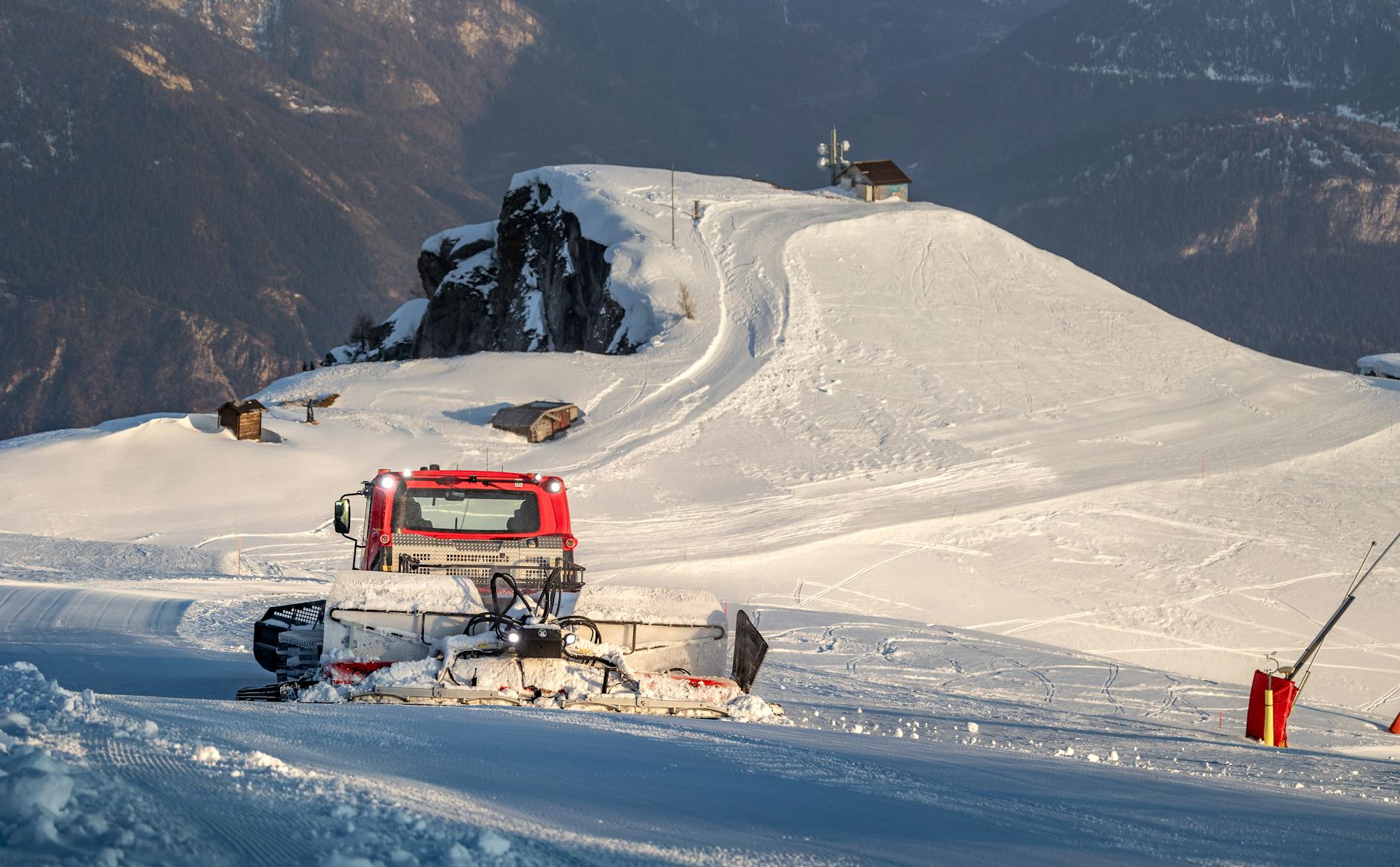 Scotland's Top Ski Resorts: Snow-Sure Slopes & Après