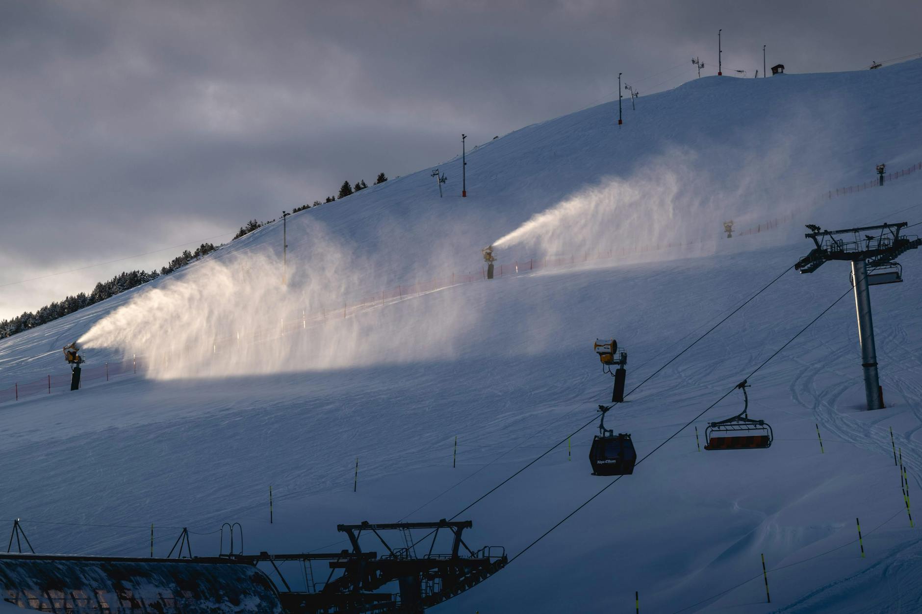 Book Cheap Ski Holidays with Lift Pass - Ski Deals at 500 Resorts, Up to 2,500 Accommodations