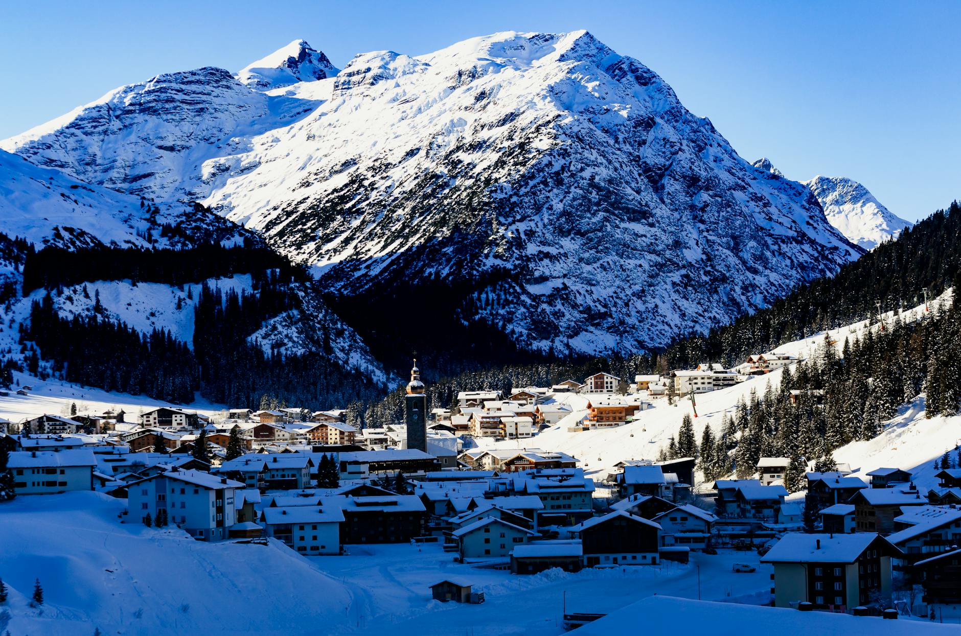 EasyJet Adds Over Twenty New Direct Flights for Winter 2025-26 to Germany, France, Austria, Slovenia, England, Italy, and Poland