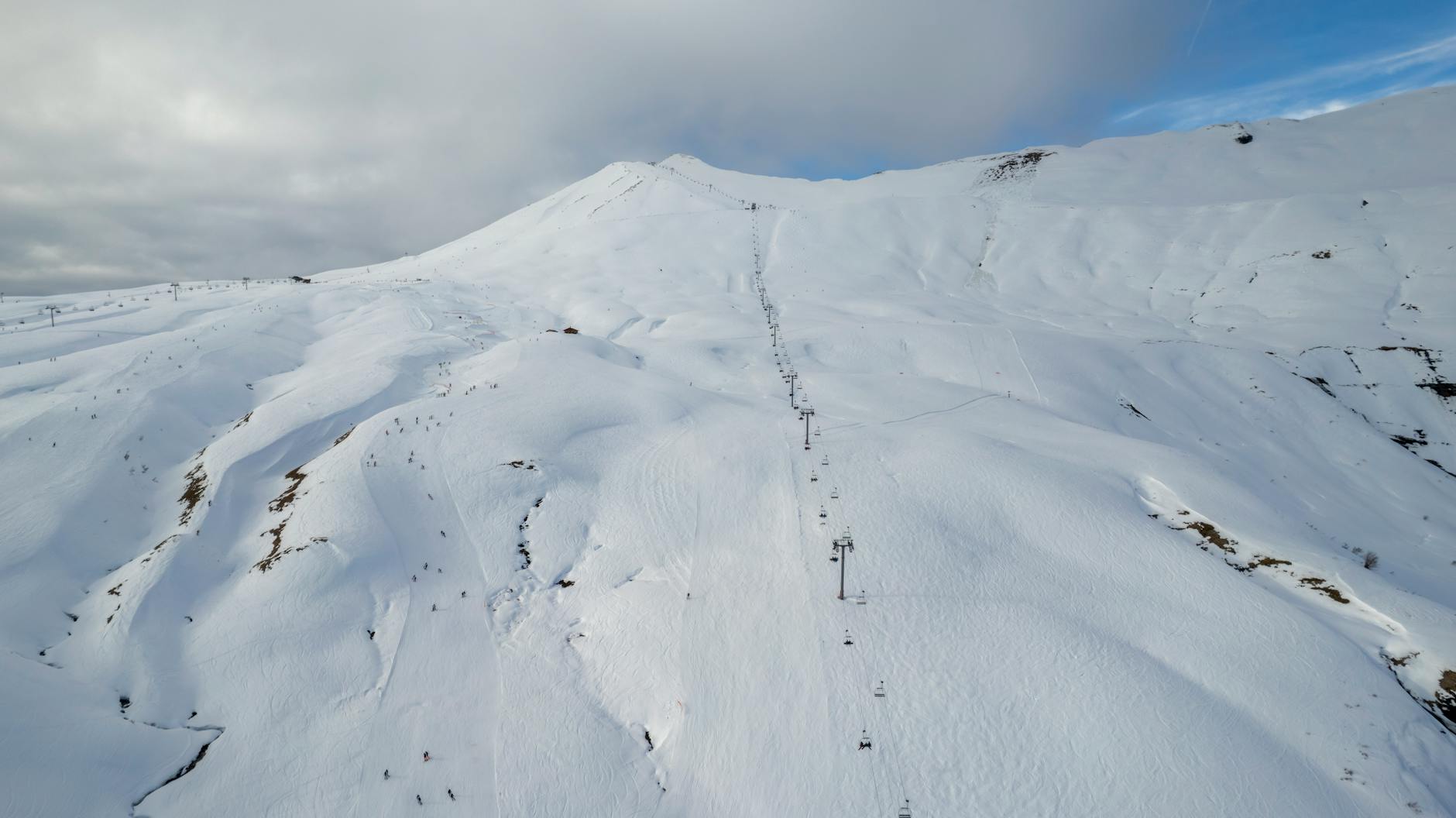 Book Ultimate Group Ski Trip: Tips, Resorts & Checklist