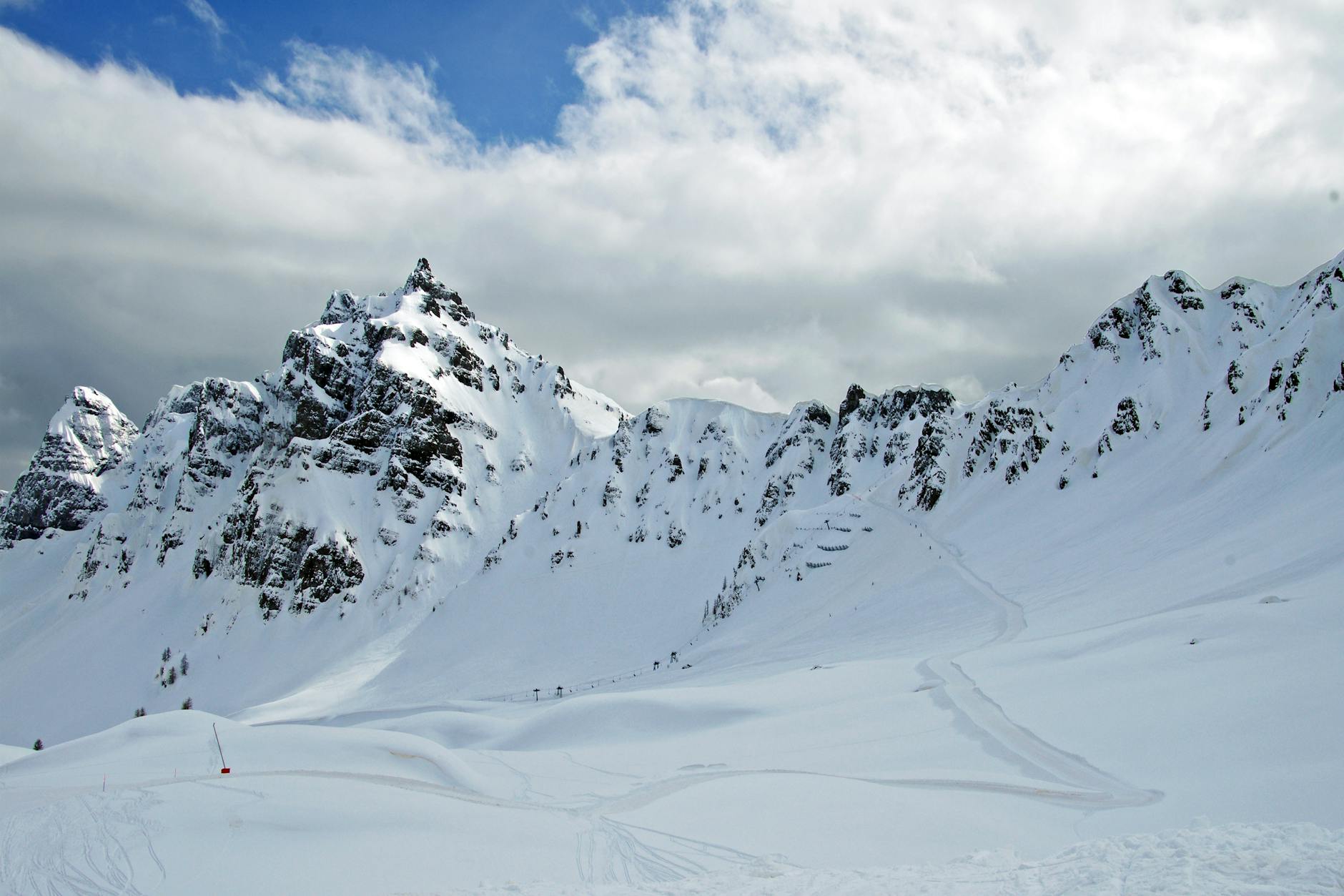 Plan Perfect Group Ski Trip: Fun Budget Tips