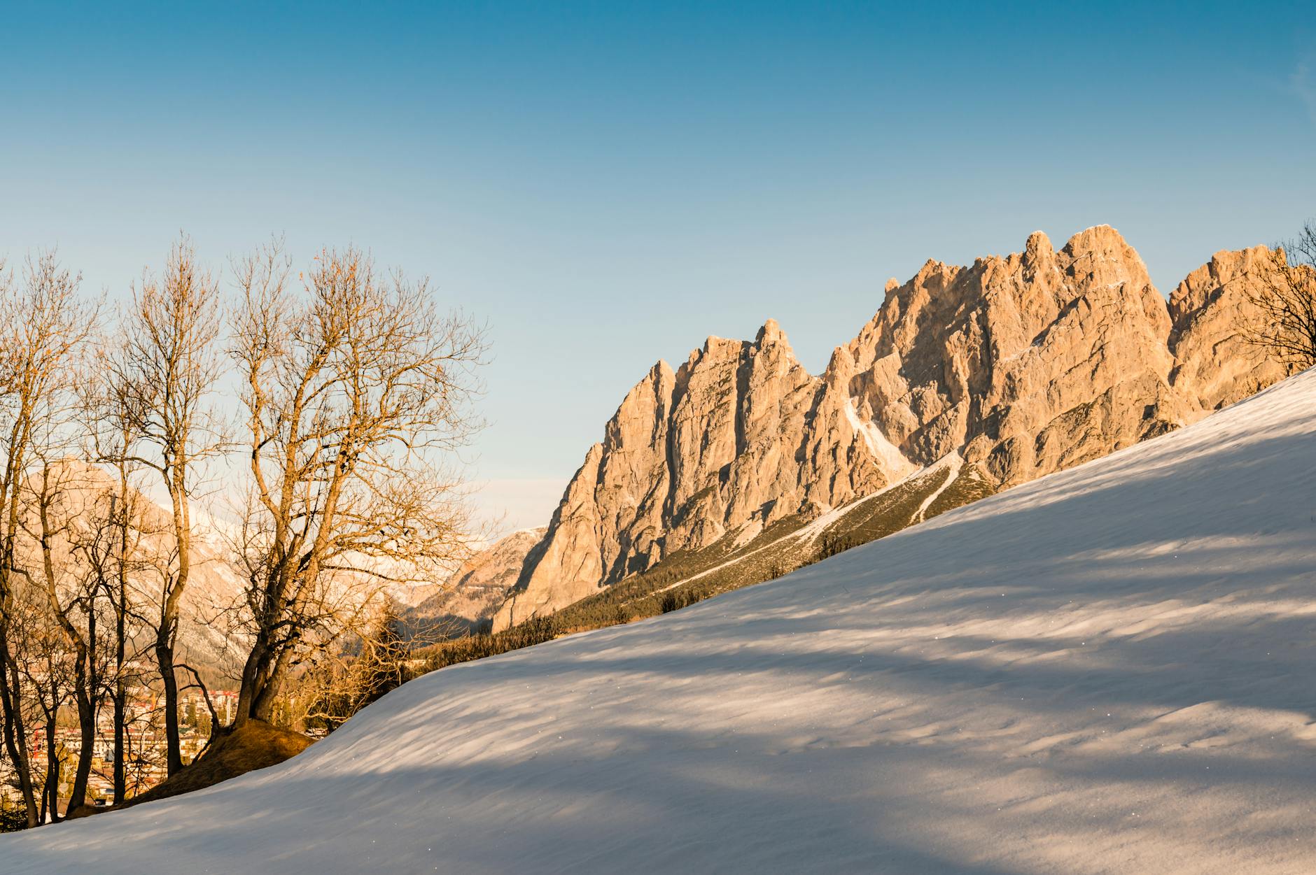 Skiing in Cortina d'Ampezzo - Dolomiti Superski Guide