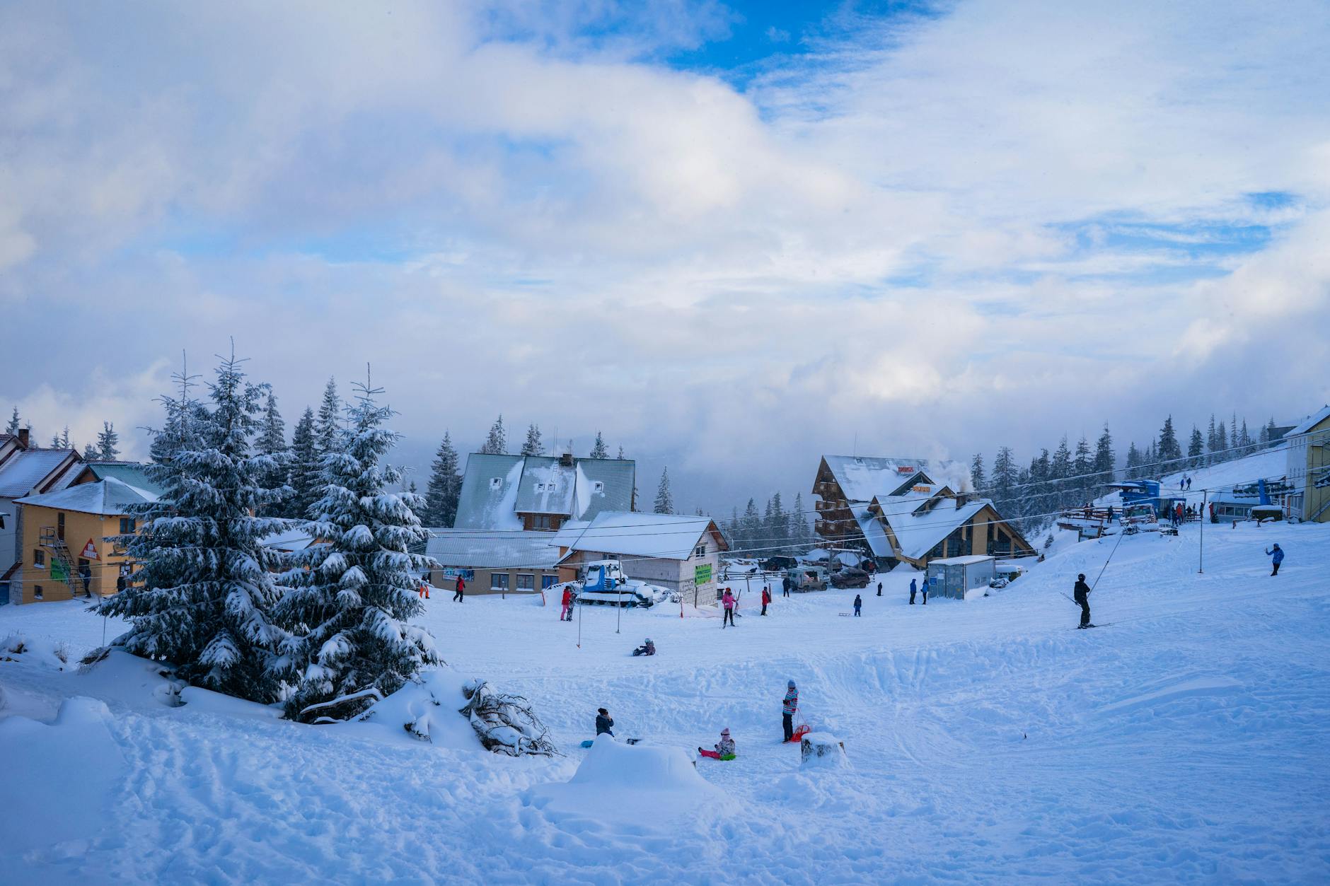 Family Skiing: Tips, Gear & Kid Slopes