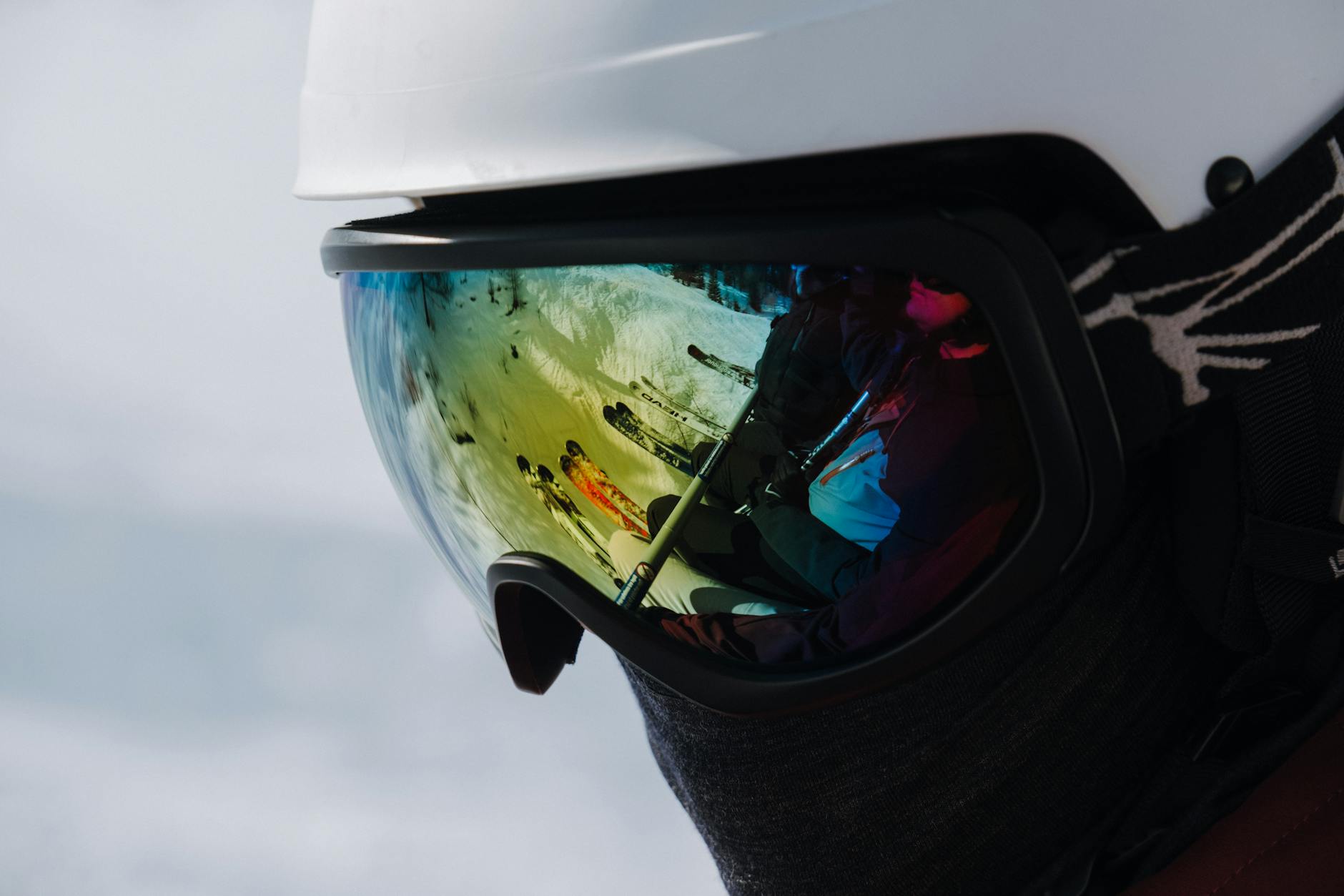 Deep Powder Off-Piste Skiing: Techniques & Safety Tips