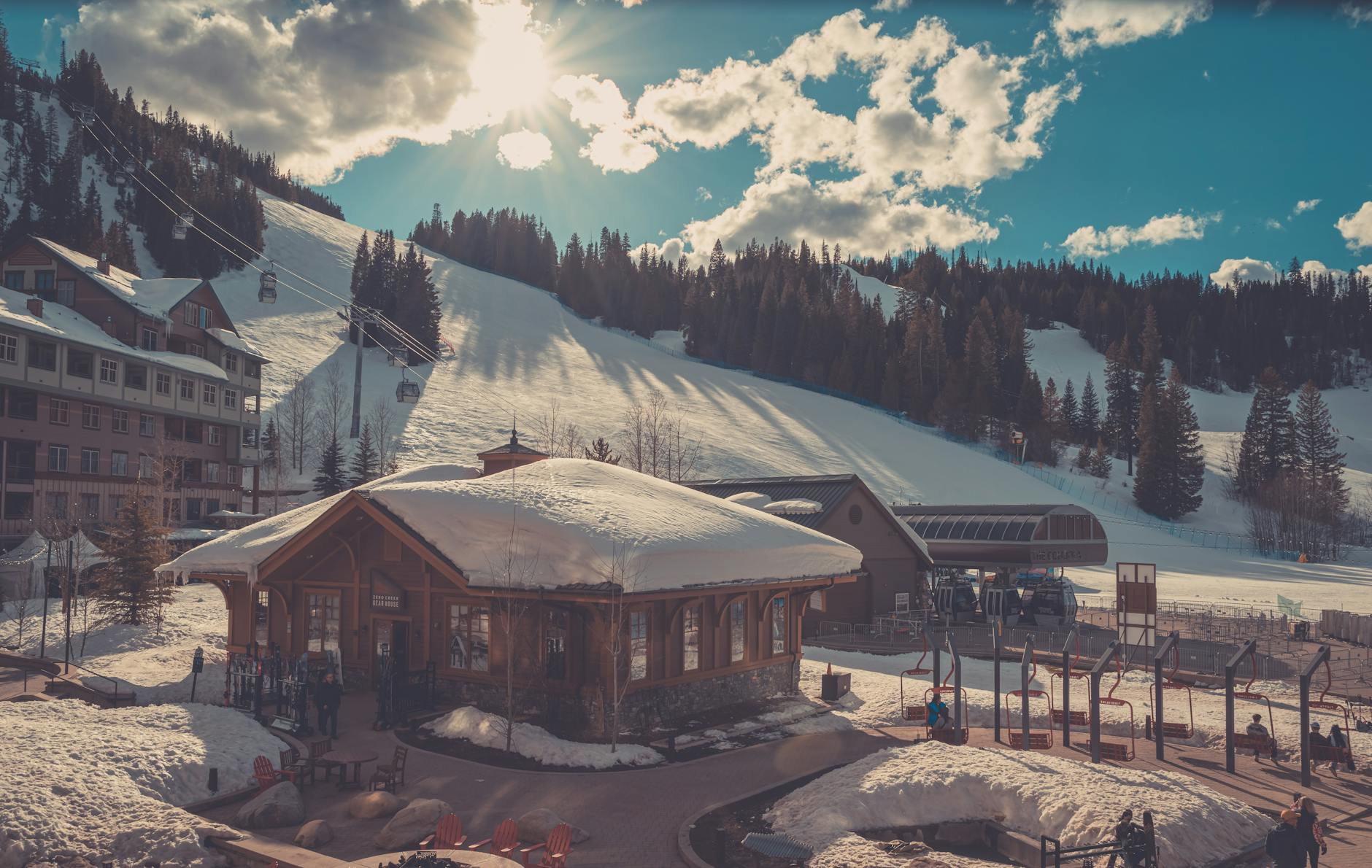 Ski Camber vs Rocker: Key Differences & Skiing Impact