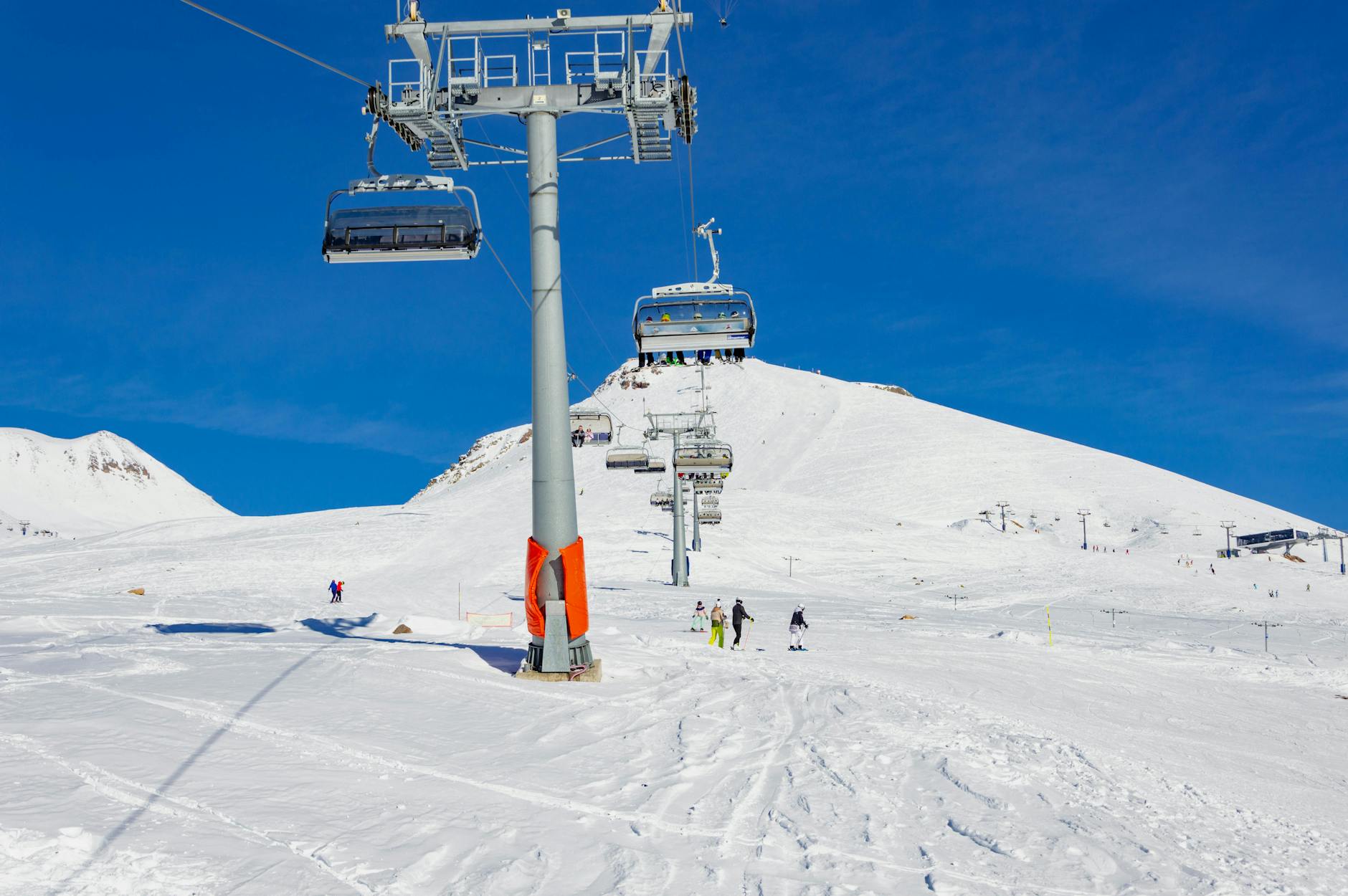 Book Ski Trips Early: Save Money & Secure Dates